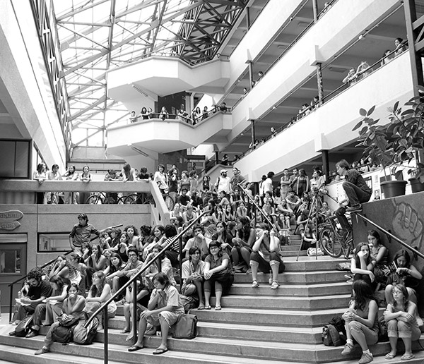 People on the stairs of the Faculty of Social Sciences, University of Chile.